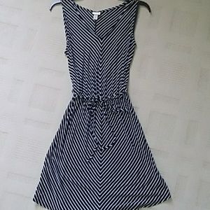 BLACK AND WHITE STRIPPED MERONA V-NECK DRESS